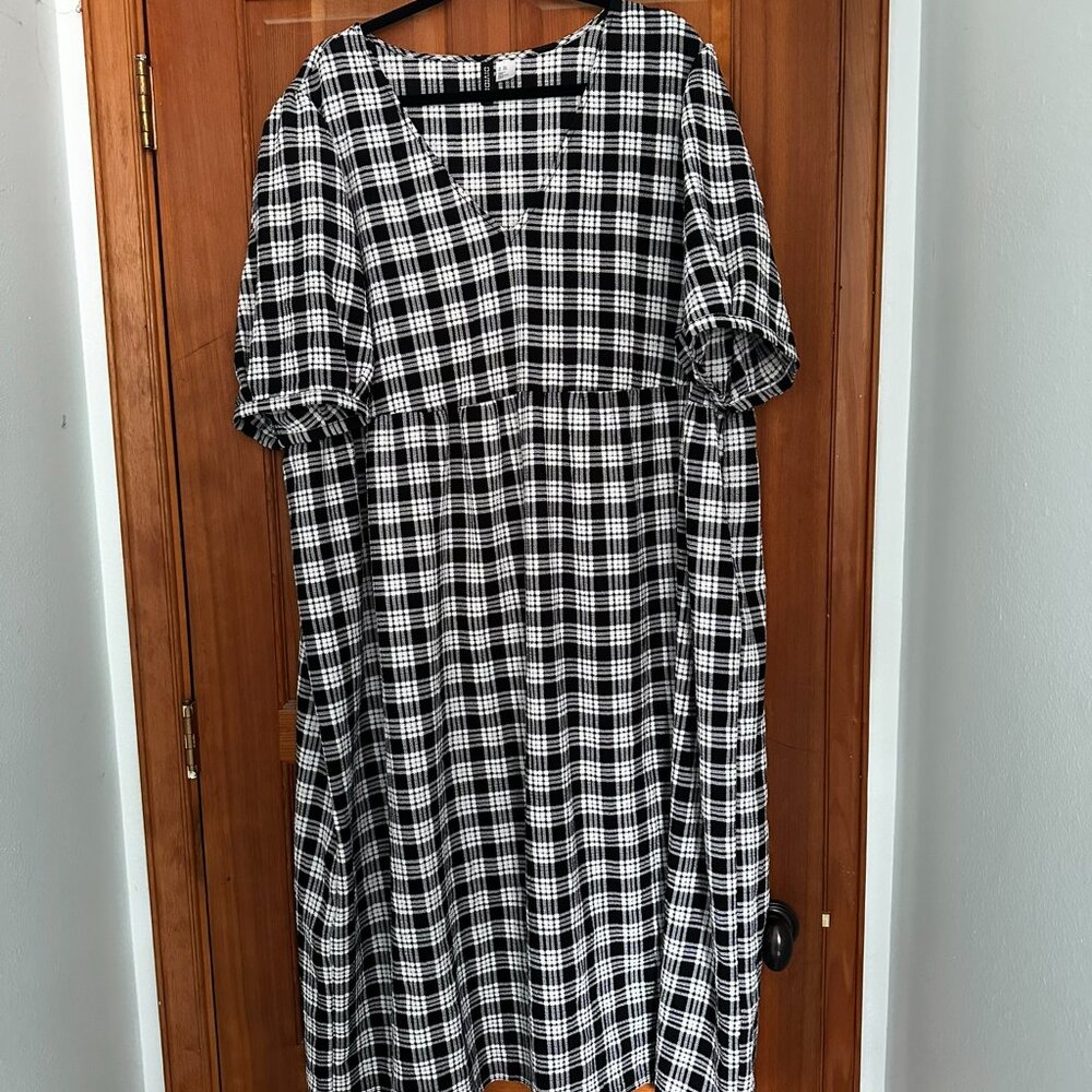 Dress Divided by H & M 3 XL Black and White